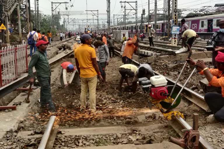 Megablocks on all three railway lines on Sunday