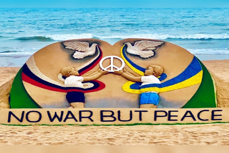 Sand artist appeals for peace through sand art amid Ukraine crisis