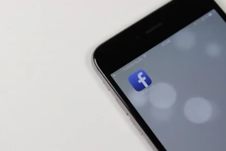 Facebook bans Russian state media running ads