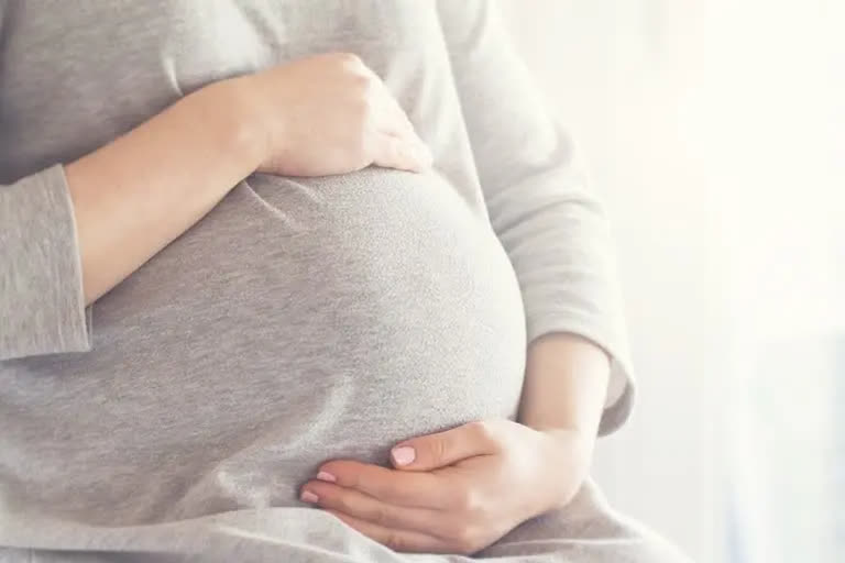 What are the initial signs of pregnancy?