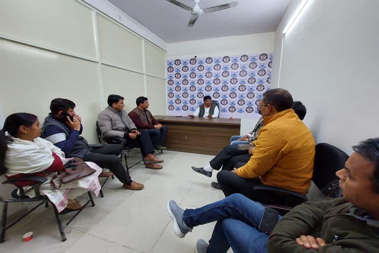 aam-aadmi-partys-state-in-charge-dinesh-mohaniya-reached-dehradun-and-reviewed-the-elections