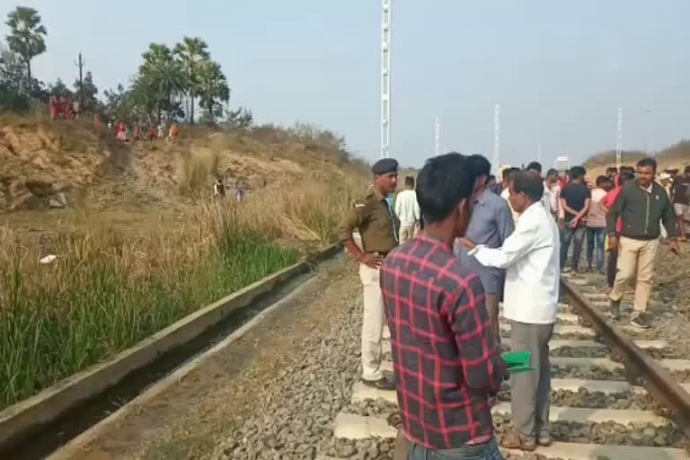 two-people-died-after-hit-by-train-in-godda