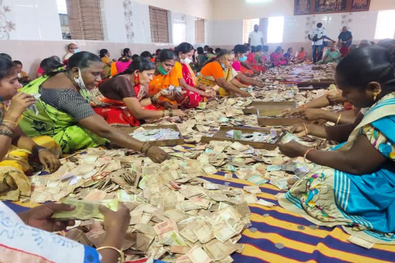 ஆஞ்சநேயர் கோயிலில் ரூ. 48 லட்சம் காணிக்கை!