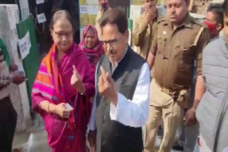 Cong's PL Punia casts his vote in Barabanki