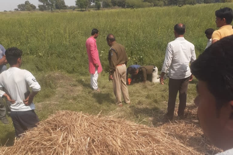 Damoh Breaking News 7 years old boy fell in borewell