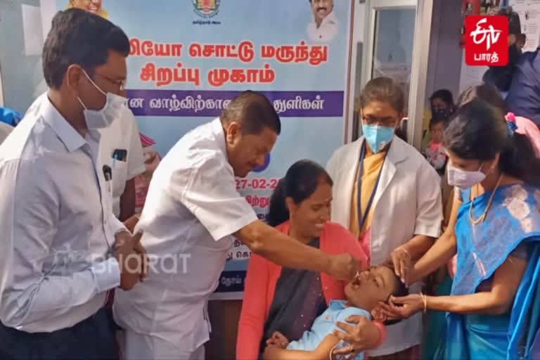 polio drops camp at coonoor  forest minister inaugurate polio drops camp at coonoor  polio drops camp at tamil nadu  polio drops camp  polio drops  minister of forest Ramachandran  போலியோ சொட்டு மருந்து  போலியோ சொட்டு மருந்து முகாம்  குன்னூரில் போலியோ சொட்டு மருந்து முகாம்  தமிழ்நாட்டில் போலியோ சொட்டு மருந்து முகாம்  வனத்துறை அமைச்சர்  சொட்டு மருந்து முகாமை தொடங்கி வைத்த வனத்துறை அமைச்சர்