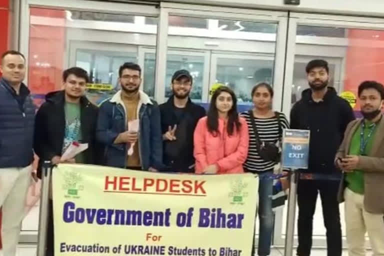 Seven students of Saran reached New Delhi