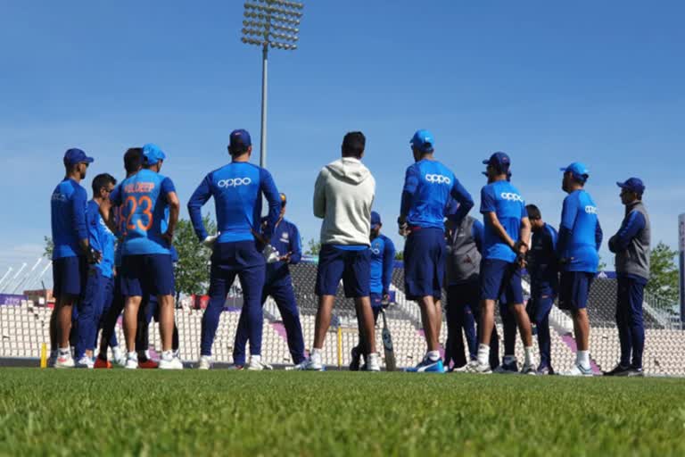 bullets in indian cricket team bus Mohali  india sri lanka test match mohali Bullet shells found from Indian cricket team bus  Bullet shells found from Indian cricket team bus in Chandigarh  Bullet shells in Indian cricket team bus  ഇന്ത്യൻ ക്രിക്കറ്റ് ടീമിന്‍റെ ബസിൽ നിന്ന് ബുള്ളറ്റ് ഷെല്ലുകൾ കണ്ടെത്തി  ഇന്ത്യൻ ക്രിക്കറ്റ് ടീമിന്‍റെ ബസിൽ ബുള്ളറ്റ് ഷെൽ  ഇന്ത്യ ശ്രീലങ്ക ടെസ്റ്റ് പരമ്പര  ഇന്ത്യൻ ടീമിന്‍റെ ബസിൽ ബുള്ളറ്റ് ഷെൽ  INDIA SRILANKA TEST MATCH