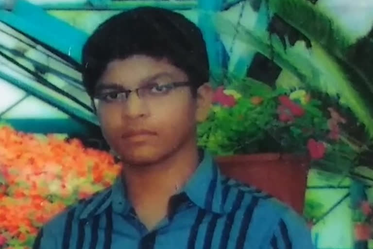 west godavari student strucked in ukraine