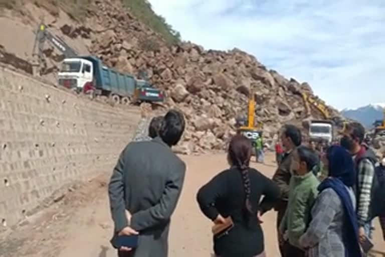 landslide in Jammu-Srinagar National Highway