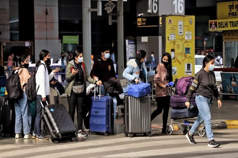 indians evacuation from ukraine  govt revises travel guidelines  അന്താരാഷ്‌ട്ര യാത്ര മാര്‍ഗനിര്‍ദേശം പുതുക്കി  യാത്ര മാര്‍ഗനിർദേശത്തില്‍ ഇളവ്  യുക്രൈനില്‍ നിന്നുള്ളവര്‍ക്ക് ഇളവ്  ഓപ്പറേഷന്‍ ഗംഗ  ഇന്ത്യക്കാര്‍ തിരികെയെത്തി  സംഘര്‍ഷം  റഷ്യ യുക്രൈന്‍ യുദ്ധം  operation ganga latest