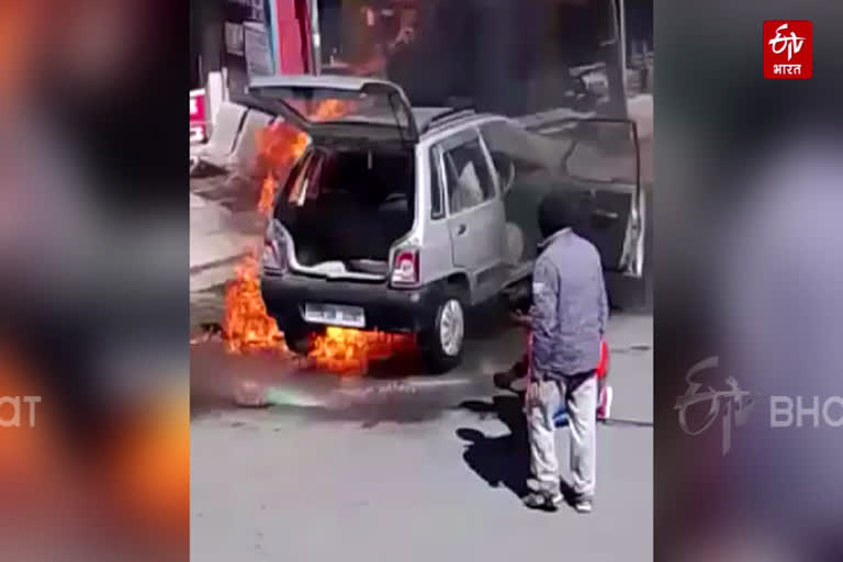 car-caught-fire-on-uttarkashi-gangotri-highway