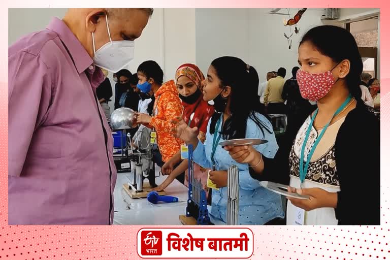 Science demonstration program in Pune University