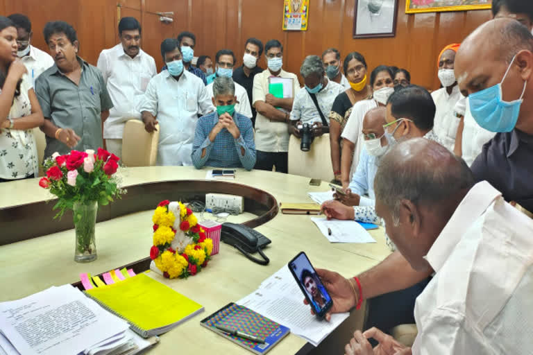 puducheery cm talks with student  puducheery cm  puducheery cm Rangaswamy  ukraine crisis  russia ukraine war  tamil students stuck in ukraine  உக்ரைனில் தவிக்கும் மாணவன்  ரஷ்யா உக்ரைன் போர்  உக்ரைனில் சிக்கிய மாணவர்கள்  உக்ரைன் மாணவரிடம் பேசிய ரங்கசாமி  புதுச்சேரி முதலமைச்சர்