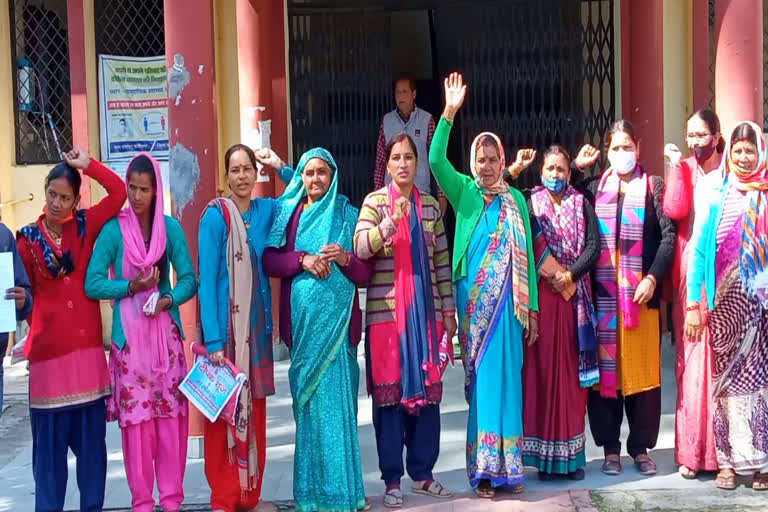 protest against railway in srinagar