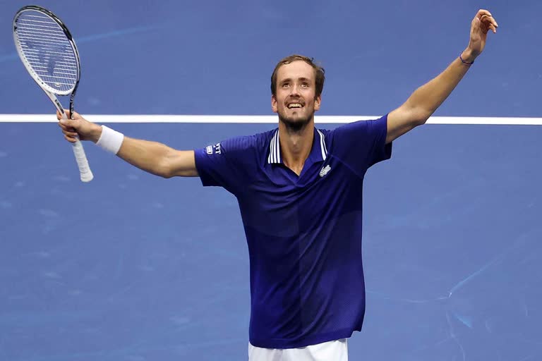 ATP rankings  Daniil Medvedev overtakes Novak Djokovic  Daniil Medvedev  Novak Djokovic  നൊവാക് ജോക്കോവിച്ച്  ഡാനിൽ മെദ്‌വദേവ്  എടിപി റാങ്കിങ്ങ്