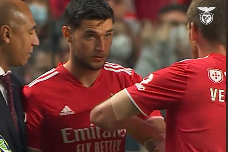 Ukrainian Striker Roman Yaremchuk Gets Standing at Benfica match