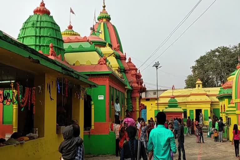 devotees obeisance at asthasambhu temple on the occasion of mahashivratri in subarnapur