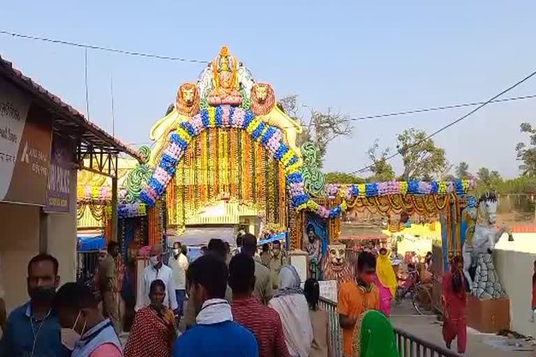 loot in lokanath temple in puri