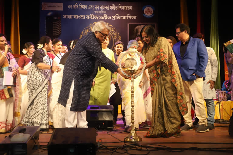 final round winner of Naba Nalanda's All Bengal Rabindra Sangeet Competition