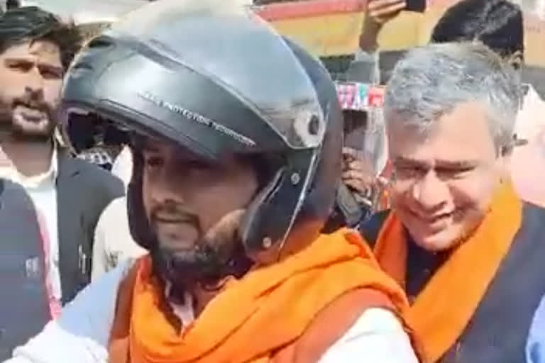 Campaigning for UP CM Yogi, Rail Minister hits Gorakhpur streets riding on a bike