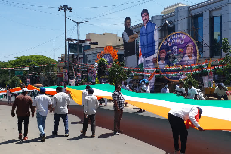 Congress' Mekedatu 'padayatra' enters Bengaluru city, party chief apologises for traffic jams till Mar 3