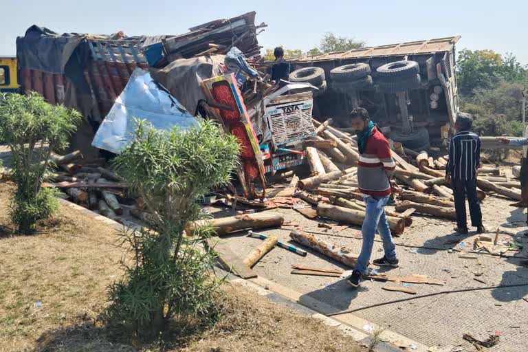 Collision between trailer and truck