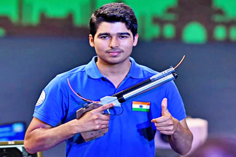 ISSF World Cup  Saurabh Chaudhary  Saurabh Chaudhary wins gold  Saurabh wins gold in Cairo  Sports News  ISSF  शूटर सौरभ चौधरी  कौन हैं सौरभ चौधरी  एयर पिस्टल  एयर पिस्टल में गोल्ड  Cairo  International Shooting Sport Federation  10m Air Pistol event