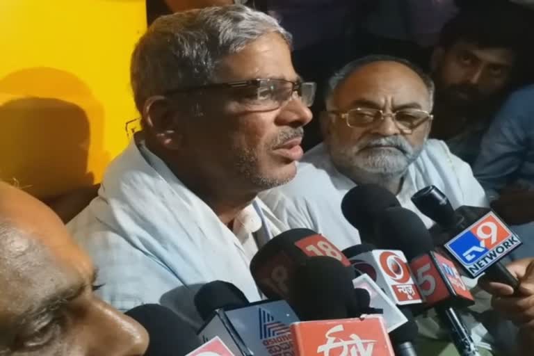 Dead Naveen's father, Shekhappa appeals to PM