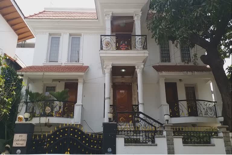 பைனான்சியர் சுரேஷ் லால்வானிக்கு சொந்தமான இடங்களில் ஐ.டி. ரெய்டு