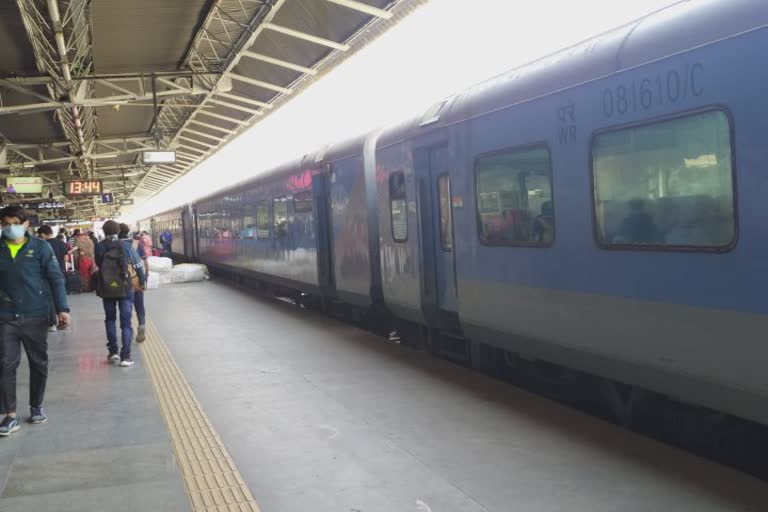 Holi Special Superfast Trains: હોળીના તહેવારને અનુલક્ષીને પશ્ચિમ રેલવે ઉત્તર ભારત તરફ વિશેષ ટ્રેન ચલાવશે