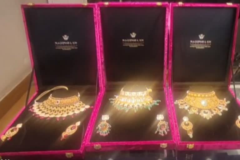 Jewellers Face Brunt Due to Gold Price Surge: بین الاقوامی بازاروں میں سونے کی قیمت میں اضافے کا اثر وادی میں بھی