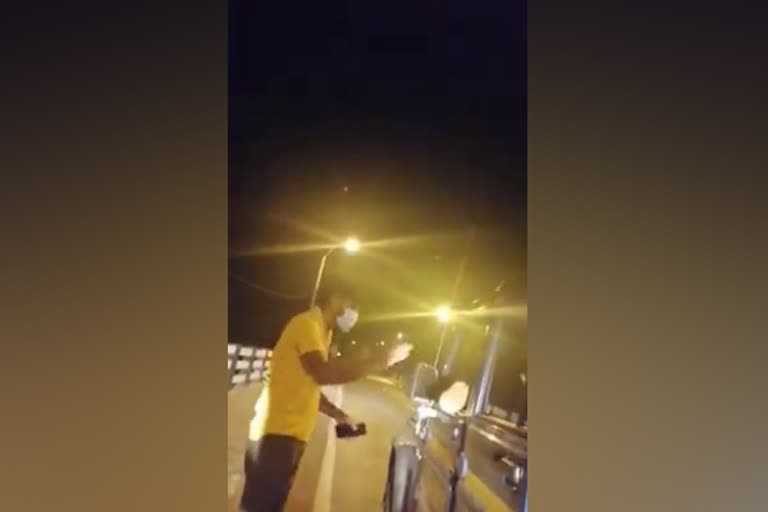 ஓட்டுநரிடம் லஞ்ச பேரம் பேசிய காவலர்; வைரல் வீடியோ!