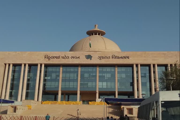 Gujarat Legislative Assembly : રાજ્યમાં દારૂની રેલમછેલ, પોલીસ પર લાગ્યા હપ્તા ખોરીનો આરોપ