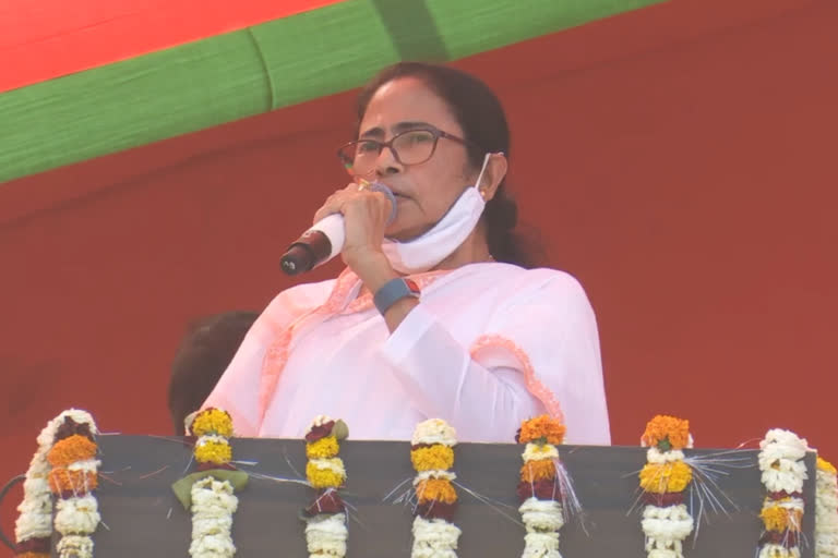 Mamata Banerjee faces protests during Varanasi visit