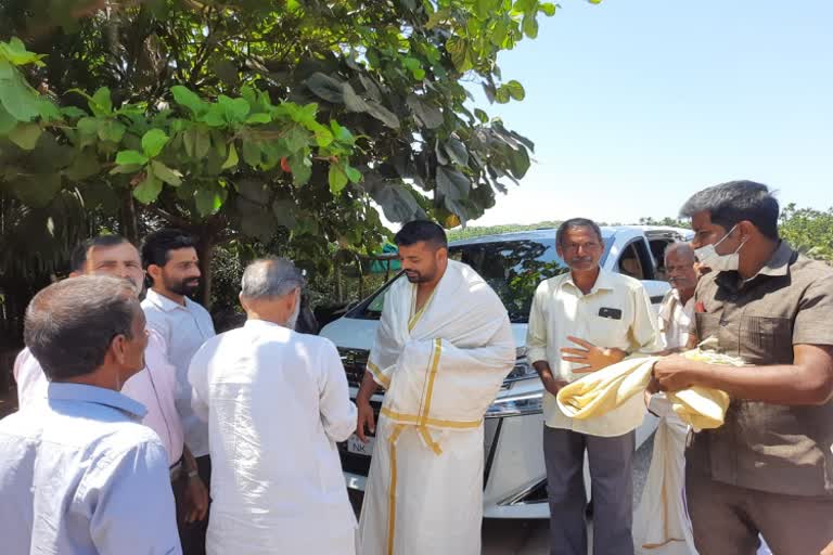 ಕುಕ್ಕೆ ಸುಬ್ರಮಣ್ಯಕ್ಕೆ ಭೇಟಿ ನೀಡಿದ ಸಂಸದ ಪ್ರಜ್ವಲ್ ರೇವಣ್ಣ