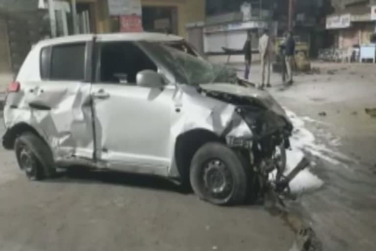 Accident Case in Khambhaliya : બેફામ સ્પીડમાં દોડી આવતી કારનો ધડાકાભેર થયો અકસ્માત