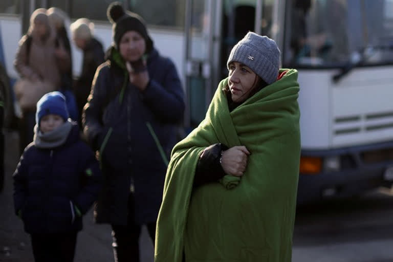 130 Russian buses to evacuate Indian students  130 Russian buses ready to evacuate Indian students stranded in ukraine  ഇന്ത്യൻ വിദ്യാർഥികളെ ഒഴിപ്പിക്കാൻ 130 ബസുകൾ സജ്ജമാക്കി റഷ്യ  യുക്രൈനിൽ കുടുങ്ങിയവരെ ഒഴിപ്പിക്കാൻ ഒഴിപ്പിക്കാൻ റഷ്യൻ ബസ്  ഖാർകിവ് സുമി എന്നിവിടങ്ങളിൽ നിന്ന് ബെൽഗൊറോഡ് മാറ്റും  റഷ്യ ഒഴിപ്പിക്കൽ നടപടി  റഷ്യ യുക്രൈൻ യുദ്ധം  russia ukraine war  russia evacuation