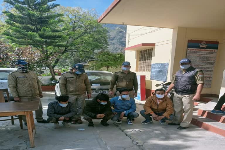 4-smack-smugglers-arrested-in-uttarkashi