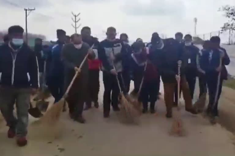 MC Hajan Initiates Cleanliness Drive:حاجن قصبہ کو پلاسٹک سے پاک کرنے کے لیے صفائی مہم کا آغاز