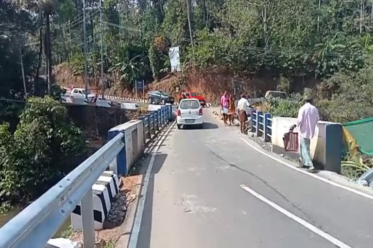 Complaint against dangerous Narrow bridges in Idukki  idukki local news  ഇടുക്കിയിലെ വീതികുറഞ്ഞ പാലങ്ങള്‍  ഇടുക്കി വാര്‍ത്ത  idukki news