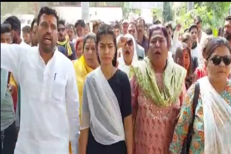 priest not allowed dalit women enter temple