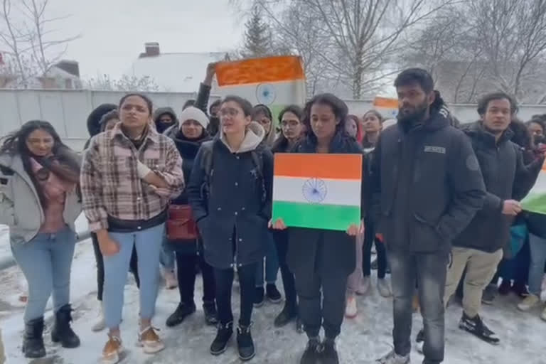 Cannot wait anymore Indian students in Sumy start 600 km journey to Mariupol embassy says exploring evacaution mechanisms