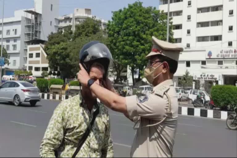 Police Traffic Special Drive:સુરતમાં હેલ્મેટ ન પહેરનાર અને સીટ બેલ્ટ ન બાંધનાર માટે ચાલશે ડ્રાઇવ