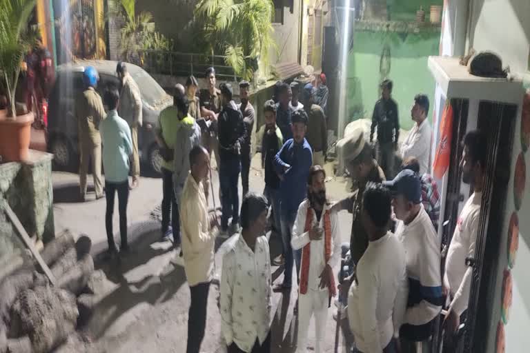 stone pelting between two groups