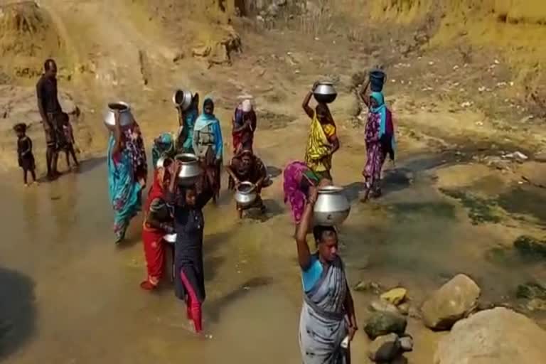 drinking Water problem in Pando dominated area of ​​Surajpur