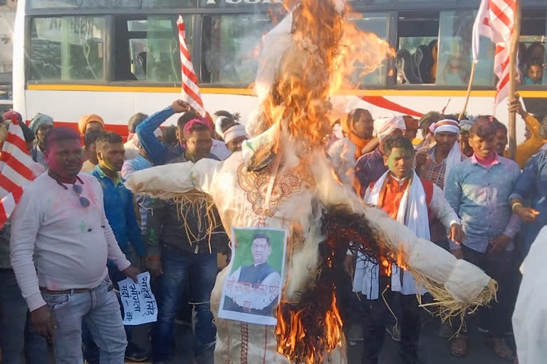 protest against minister satyanand bhokta