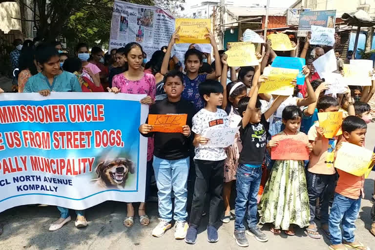 children protest against street dogs problem