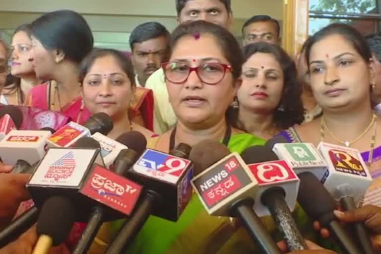 Minister shashikala Jolle speak in Darwad