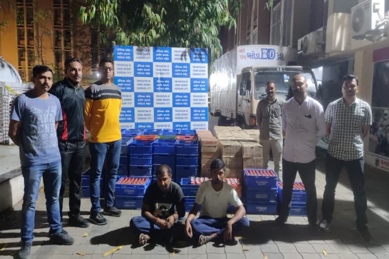 Alcohol Smuggling in Vadodara: વડોદરામાં 'પુષ્પા' સ્ટાઈલમાં થતી દારૂની હેરાફેરીનો પર્દાફાશ, 2 આરોપીની ધરપકડ